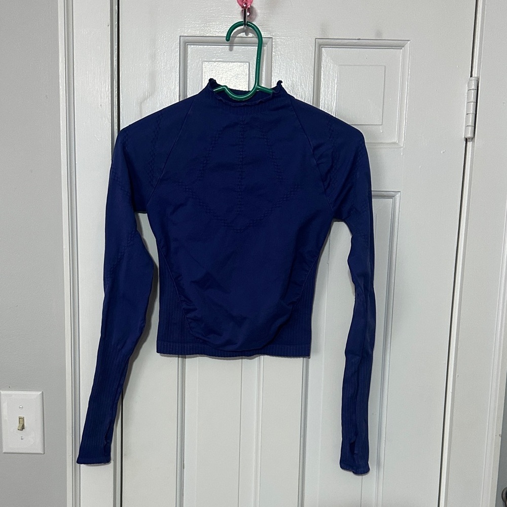 Free people movement long sleeve cropped tee size m/l